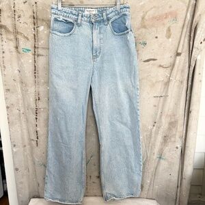 Abercrombie & Fitch the 90s Relaxed Jean High Rise Curve Love